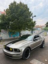 Ford Mustang Gt 4.6 v8 GPL - Ford Mustang aus 2005: V6