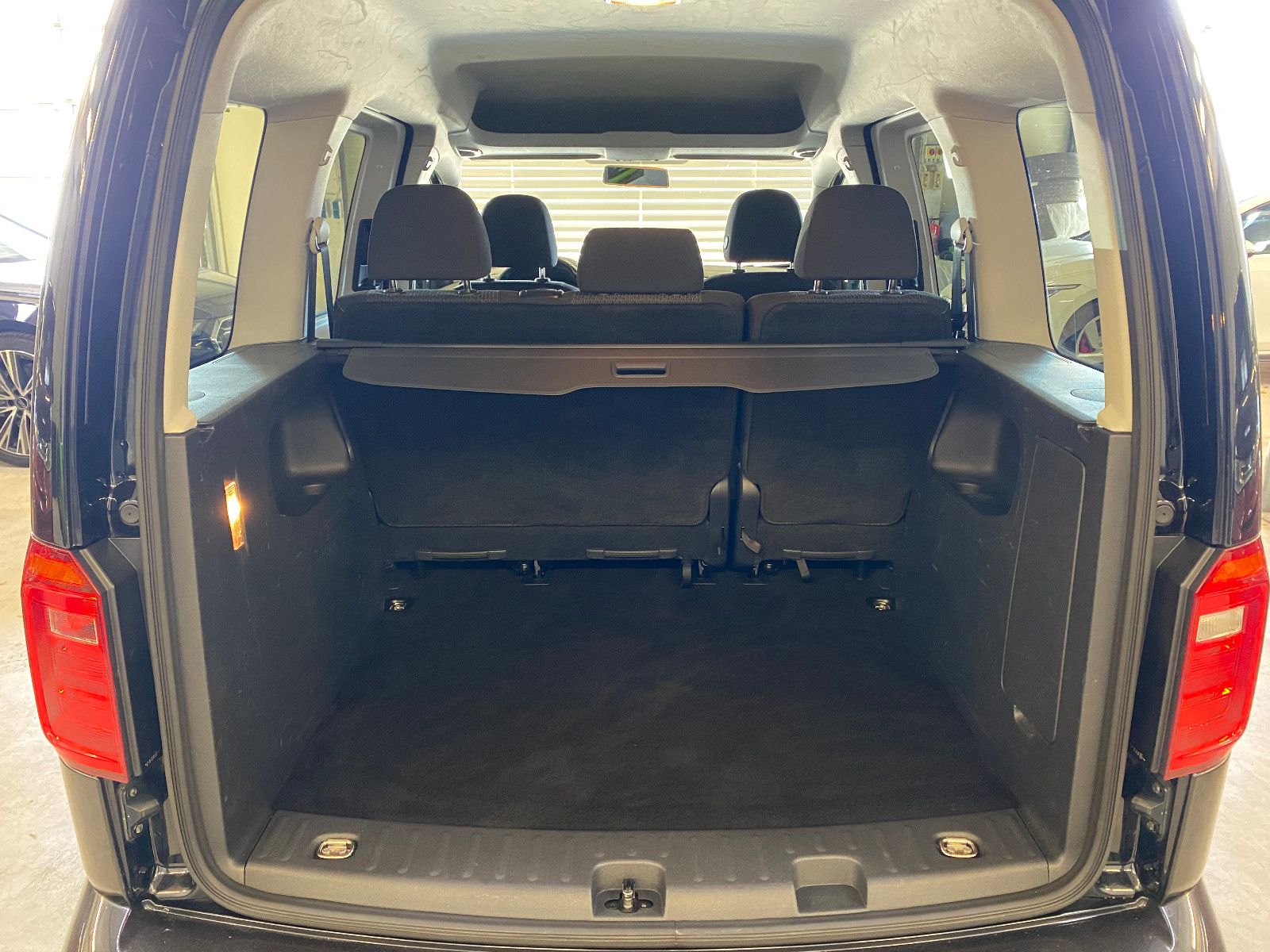 Fahrzeugabbildung Volkswagen Caddy 2.0 TDI Klimaautomatik PDC SHZ Tempomat