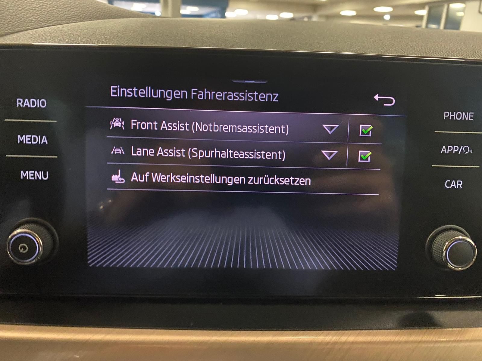 Fahrzeugabbildung SKODA Kamiq 1.5 TSI ACT Style AHK+APP+KLIMA+PDC+LED+++