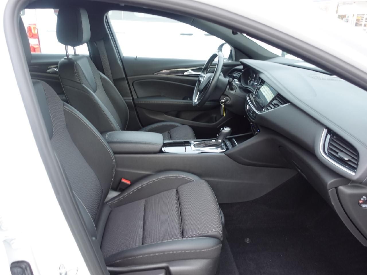 Fahrzeugabbildung Opel Insignia Sports Tourer 2,0 Business