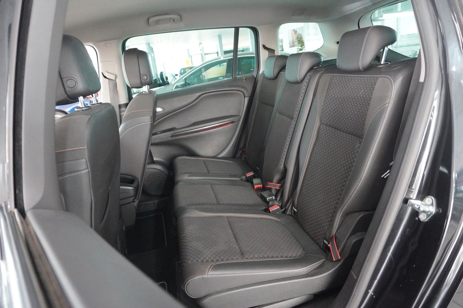 Fahrzeugabbildung Opel Zafira Tourer 1.4T INNOV. 7-SITZER NAVI/KAMERA