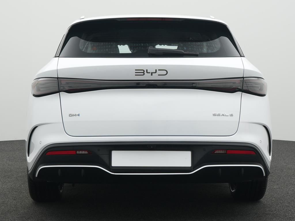 BYD SEAL 6