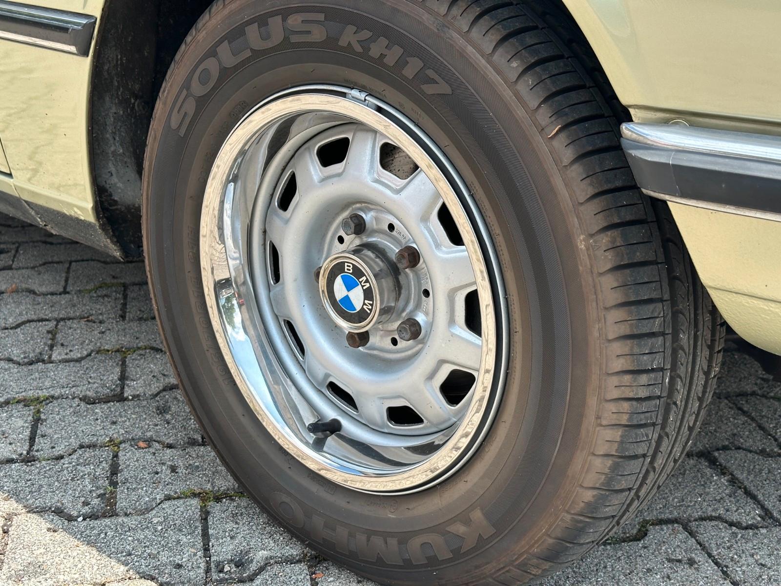 BMW 525 E12 150 CH BVM - TOIT OUVRANT