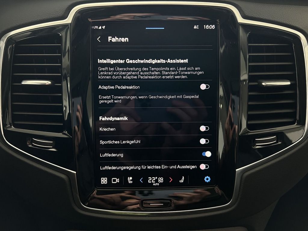 Volvo XC90 T8 Ultra Dark Recharge AWD FourC AHK 22Zoll