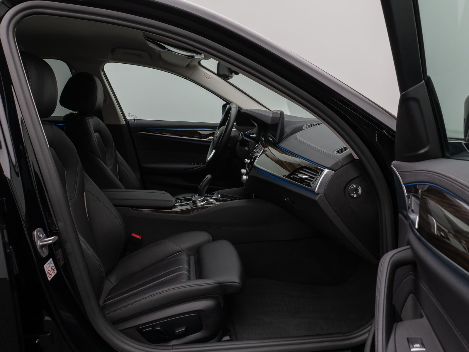 Fahrzeugabbildung BMW 530e Luxury Line Kamera DAB WLAN Alarm Sport AHK