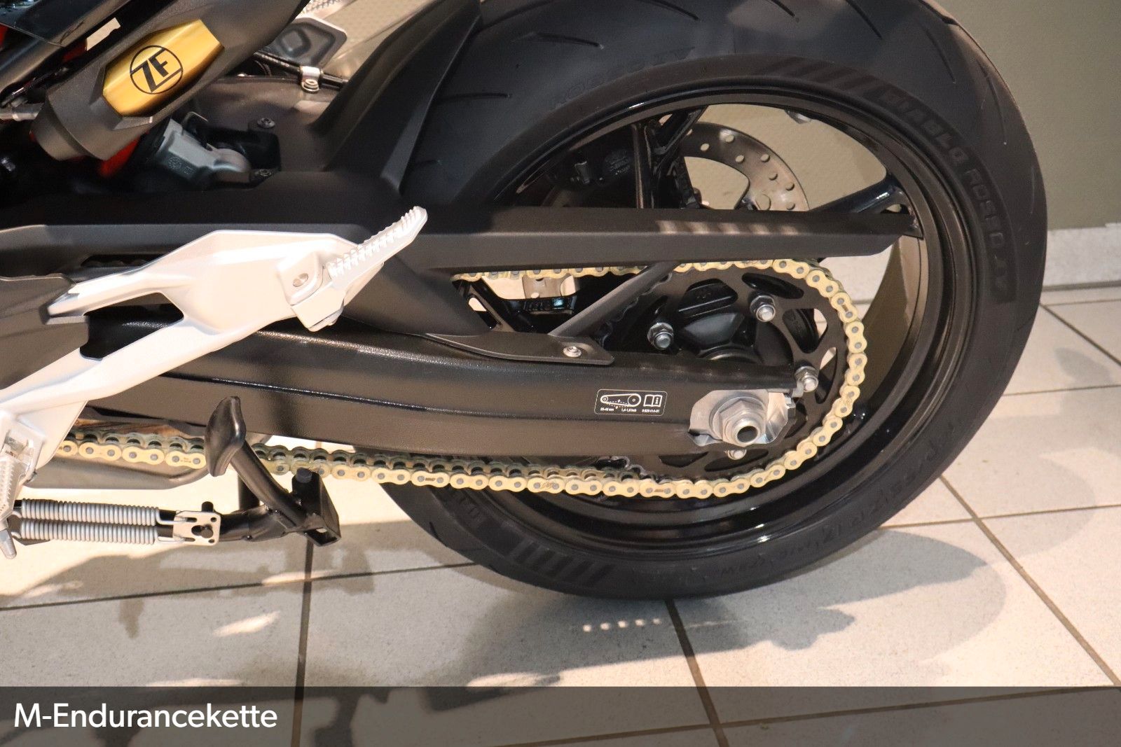 Fahrzeugabbildung BMW F 900 R A2