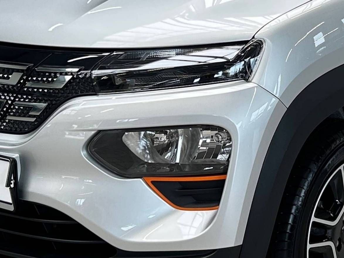 Fahrzeugabbildung Dacia Spring Comfort Plus mit Look-Paket-Orange