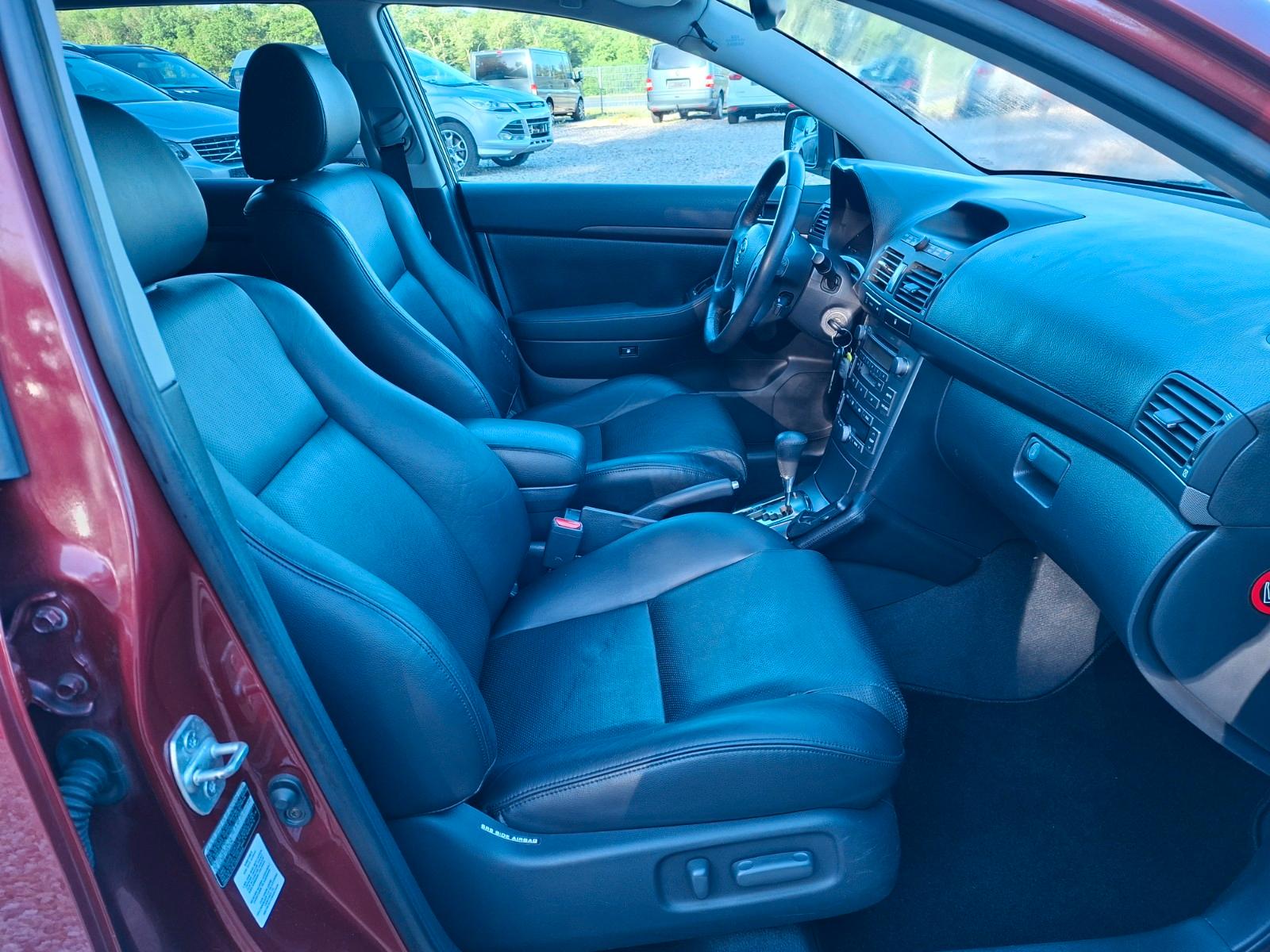 Toyota Avensis 2004 — photo 28