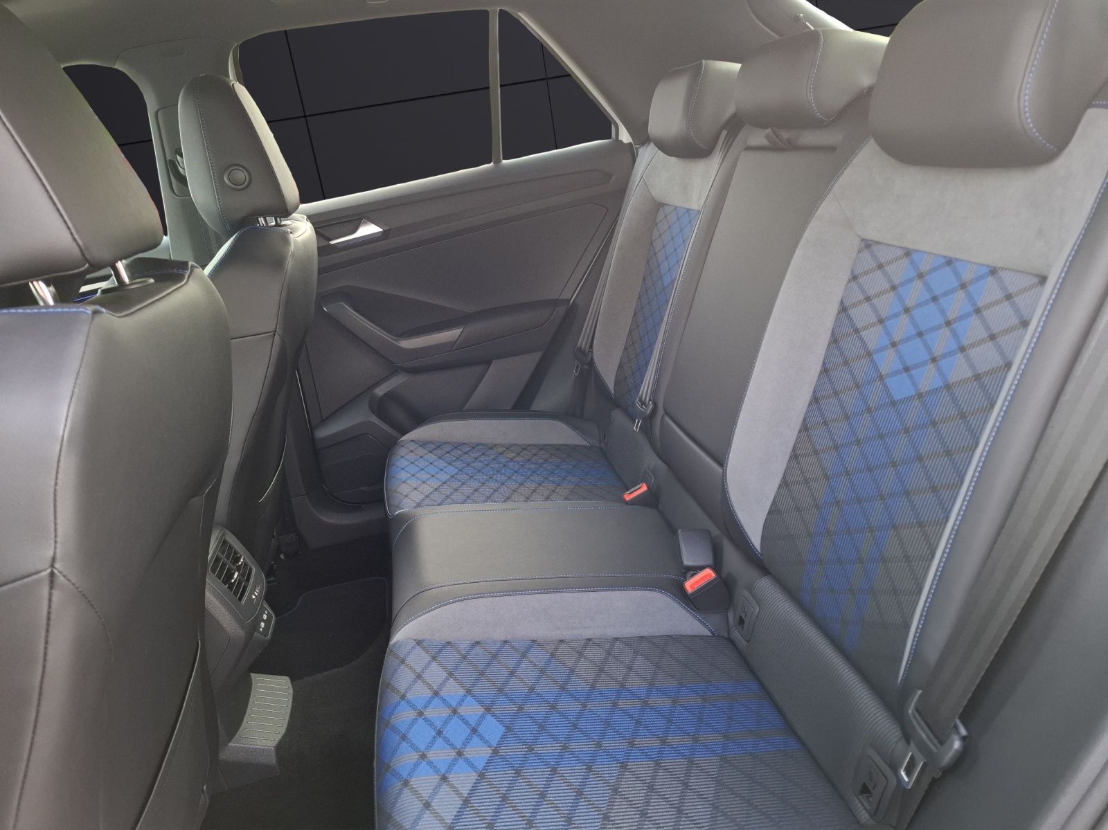 Fahrzeugabbildung Volkswagen T-Roc R 4M Matrix Navi Akrapovic Pano AID ACC RF