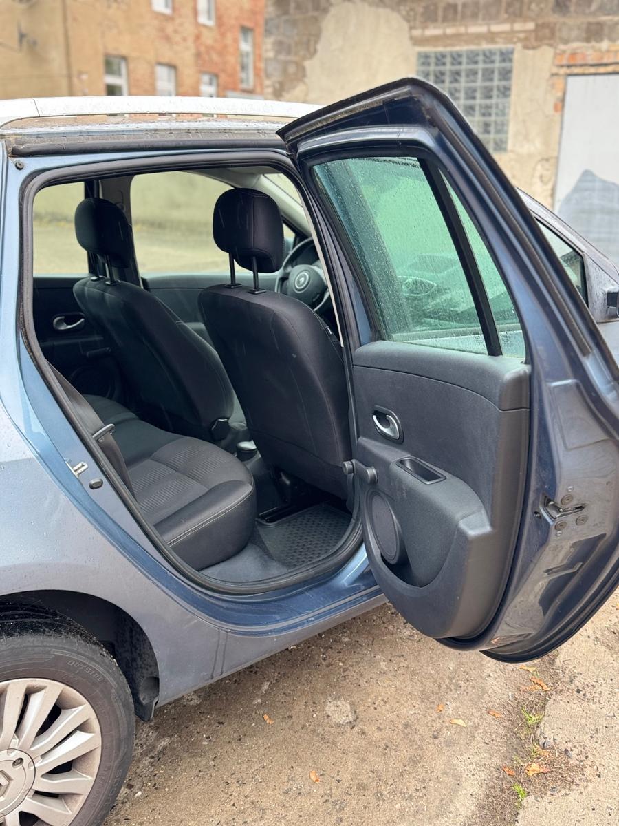 Renault Clio 2011 — photo 10