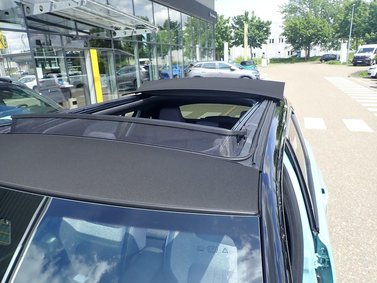 Fahrzeugabbildung Renault R 4 E-Tech elektrisch Techno "plein sud" 150 Com