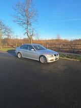 BMW E90 318i 2007 - BMW 318 aus 2007: 318i