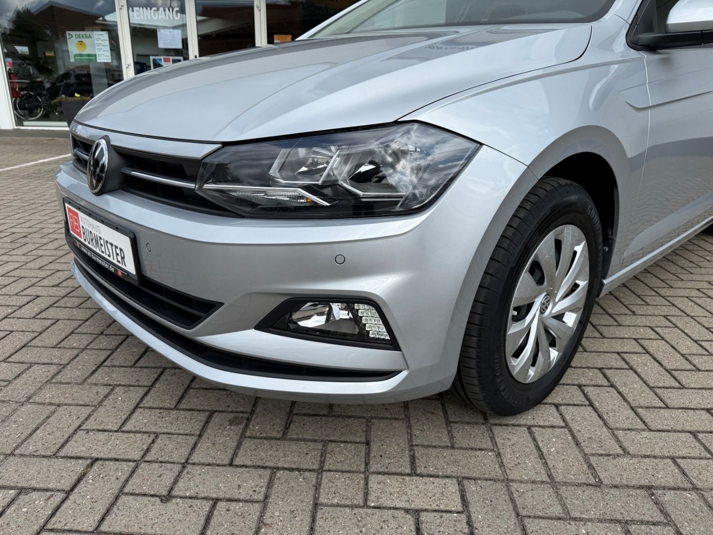 Fahrzeugabbildung Volkswagen Polo VI Comfortline Navi Kurv ACC WLAN DAB SHZ T