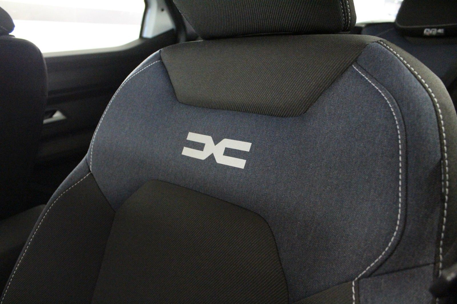 Fahrzeugabbildung Dacia Duster mild hybrid 140 Expression*Winterp.*MY 26