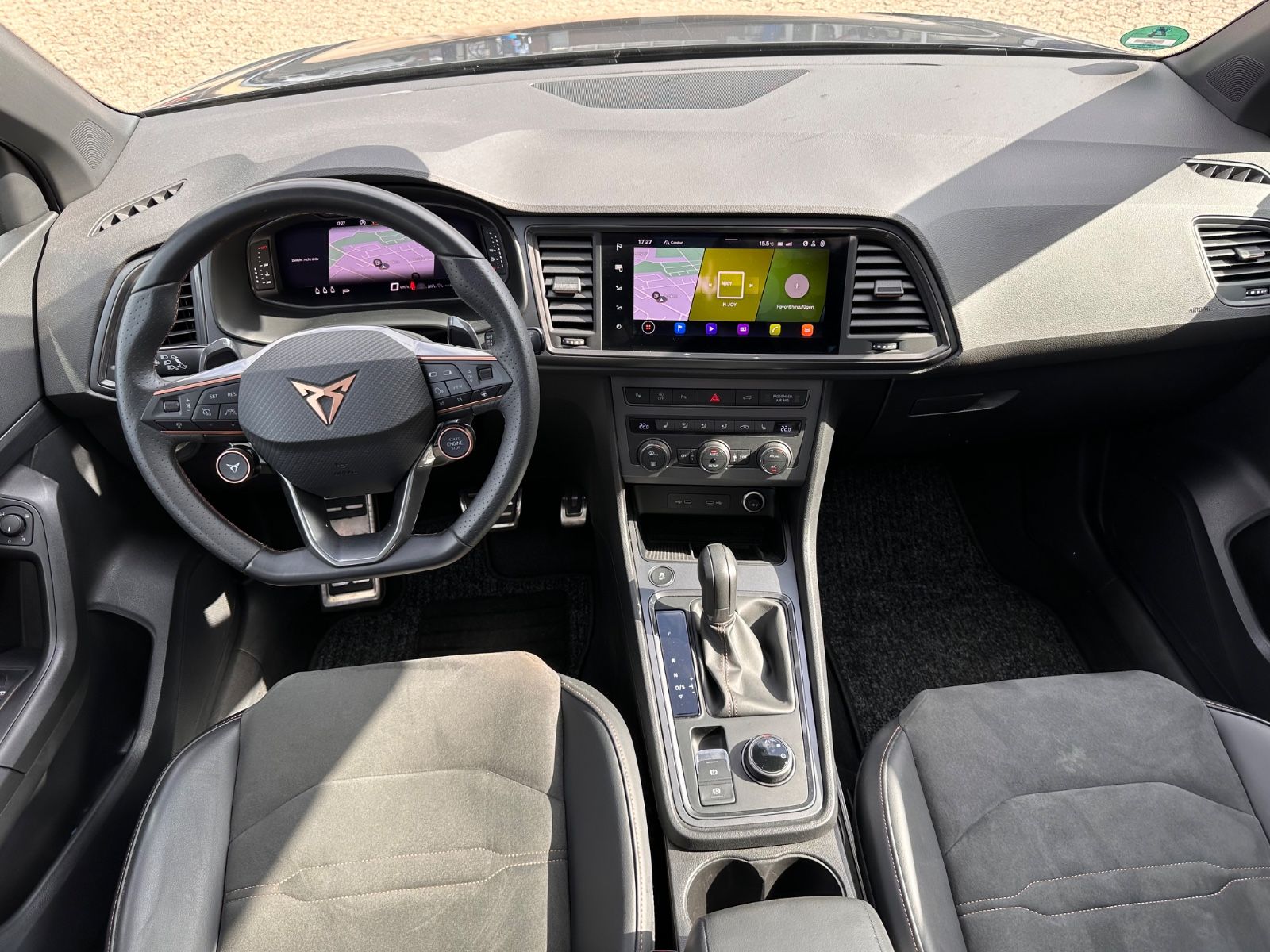 Fahrzeugabbildung CUPRA Ateca 1.5 TSI DSG Pano/ACC/Navi/LED/SHZG/Travel