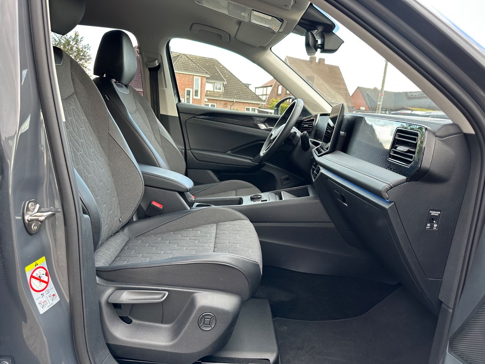 Fahrzeugabbildung Volkswagen Tiguan 1.5 eTSI Life DSG AHK/Navi/ACC/LED/SHZG