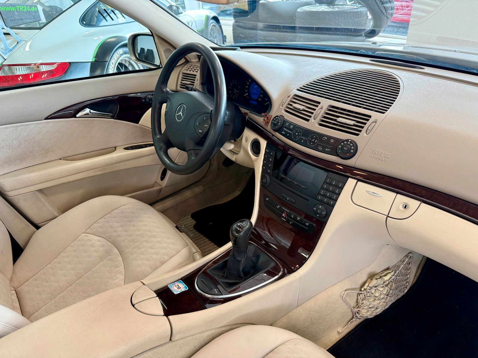 Fahrzeugabbildung Mercedes-Benz E 200 Classic