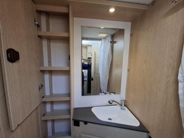 Sunlight Sub TS 67 8G Autom. Fahrradträger Hubbett