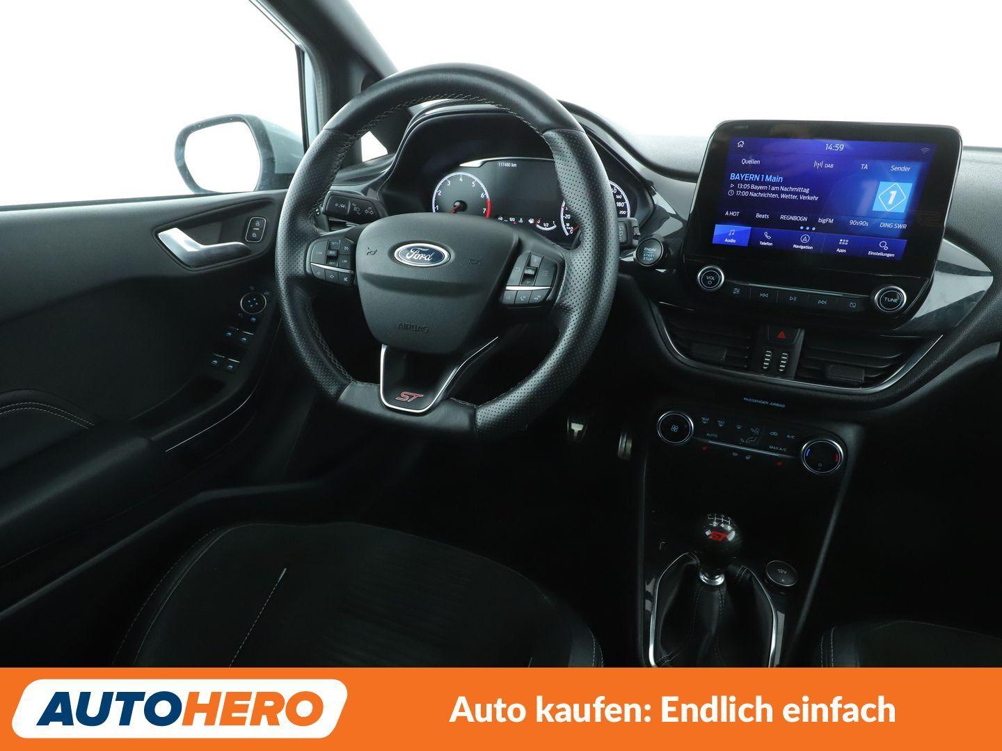 Ford Fiesta 1.5 EcoBoost ST *NAVI*LED*TEMPO*PDC*PANO*