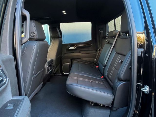 Vehicle photo 12