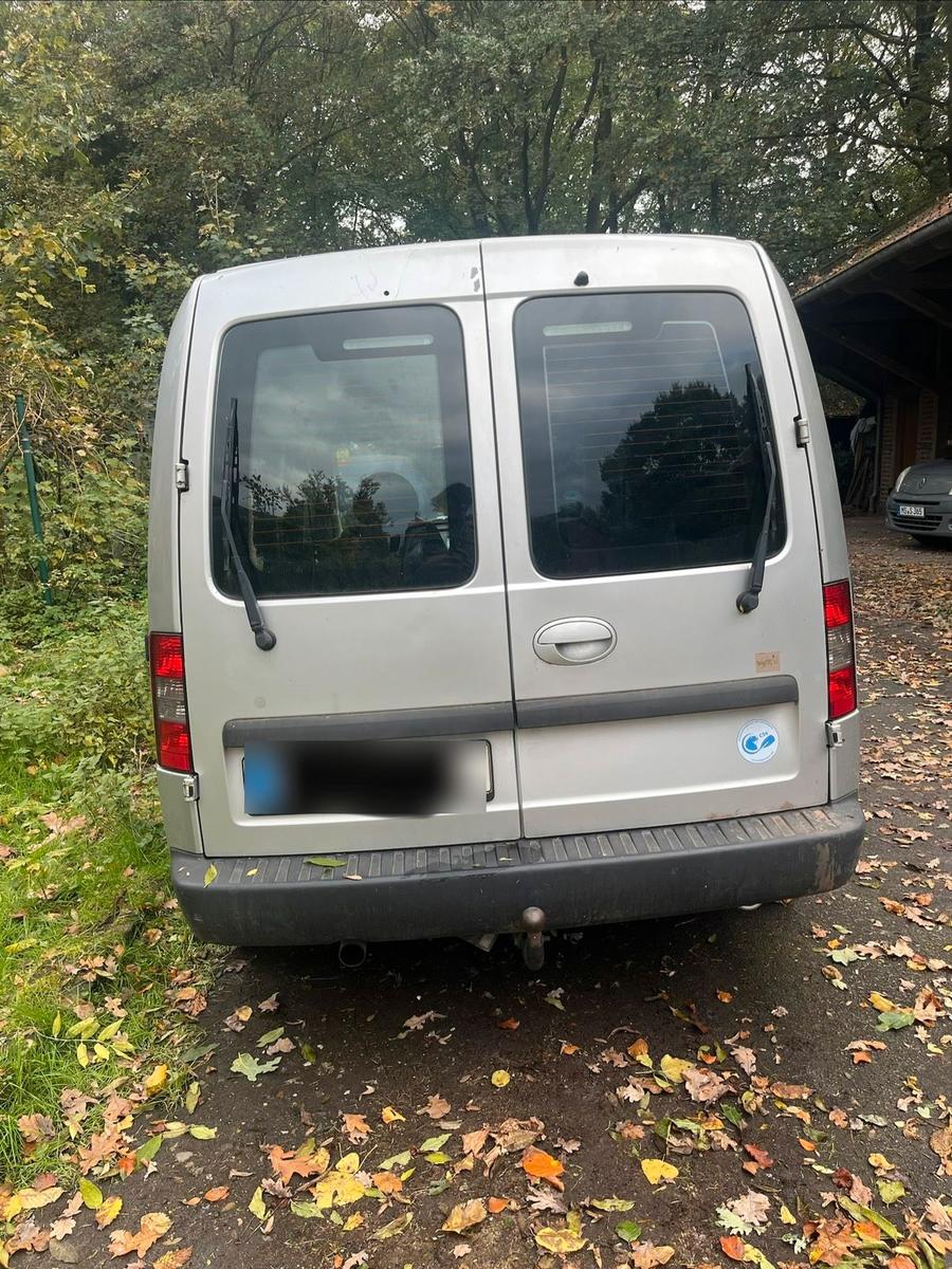 Opel Combo 2008 — салон