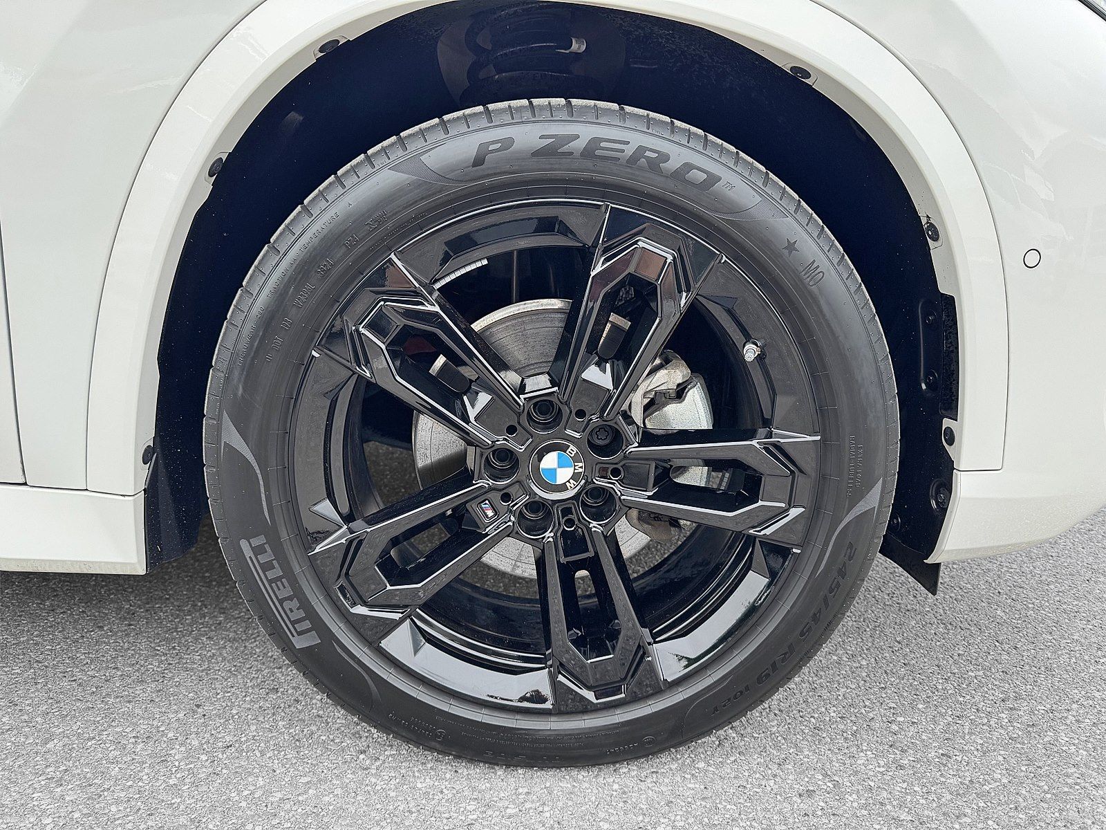 BMW iX1 eDrive20 M Sport M Sportpaket DAB LED Shz imagem 3