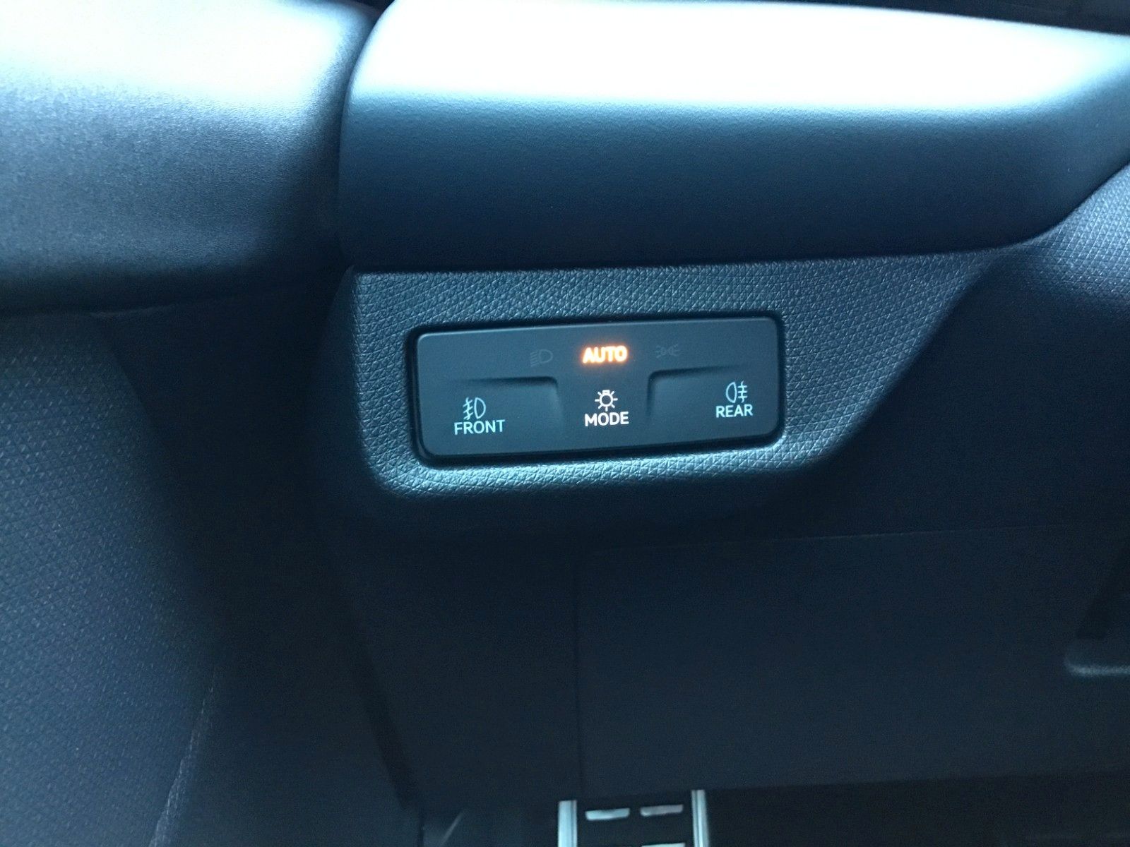 Fahrzeugabbildung CUPRA Terramar 1.5 eTSI DSG+AHK+360°+Headup+ACC
