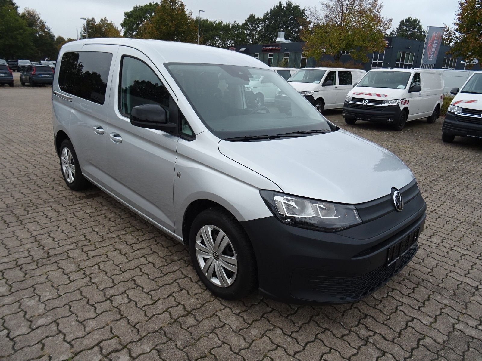 Volkswagen Caddy Kombi 2.0 TDI 5.Sitze Navi AHK ACC PDC