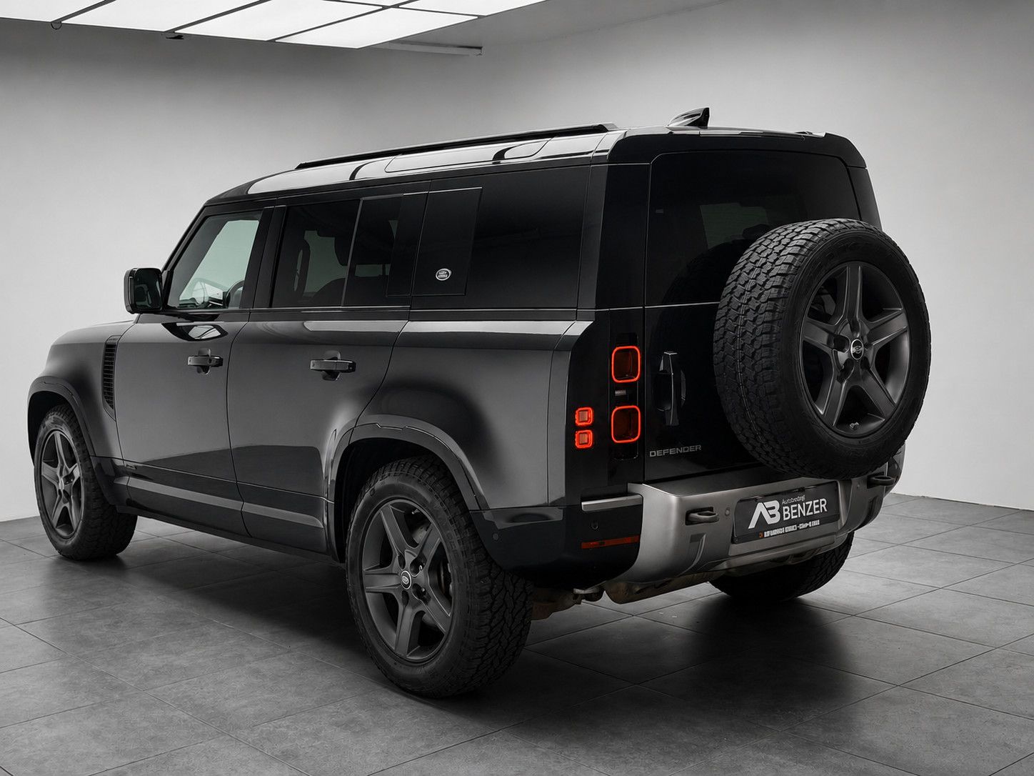 Fahrzeugabbildung Land Rover Defender 110 X-Dynamic SE/PANO/HUD/MERIDIAN