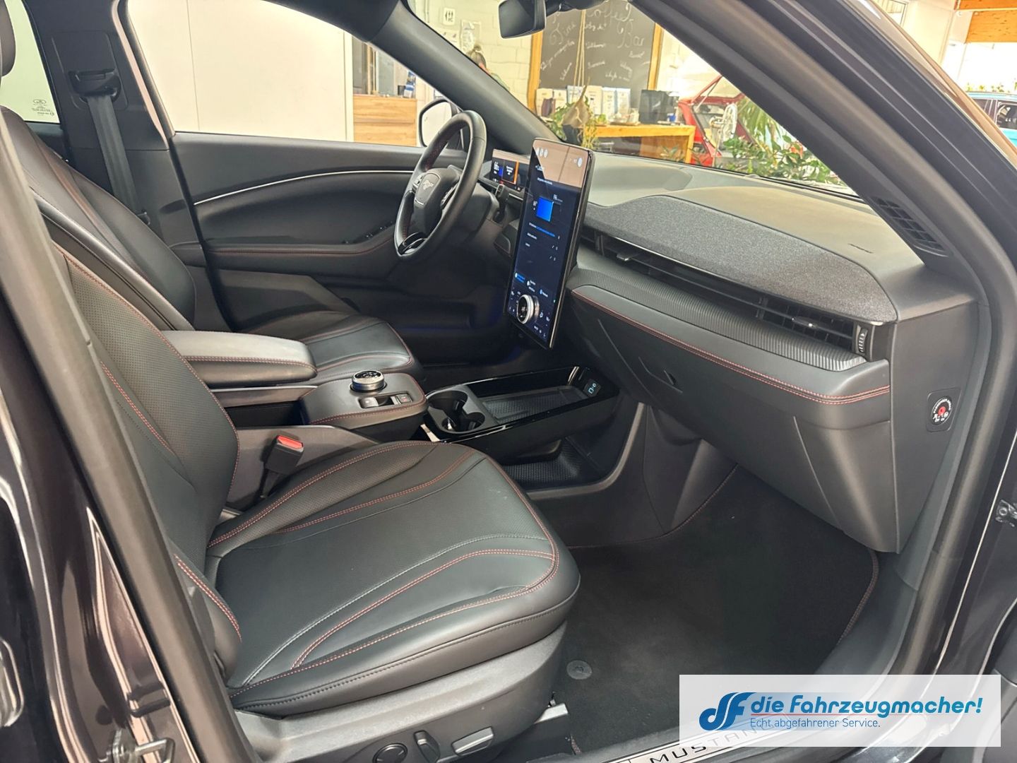Fahrzeugabbildung Ford Mustang MACH-E Mach-E Premium AWD Navi Digitales