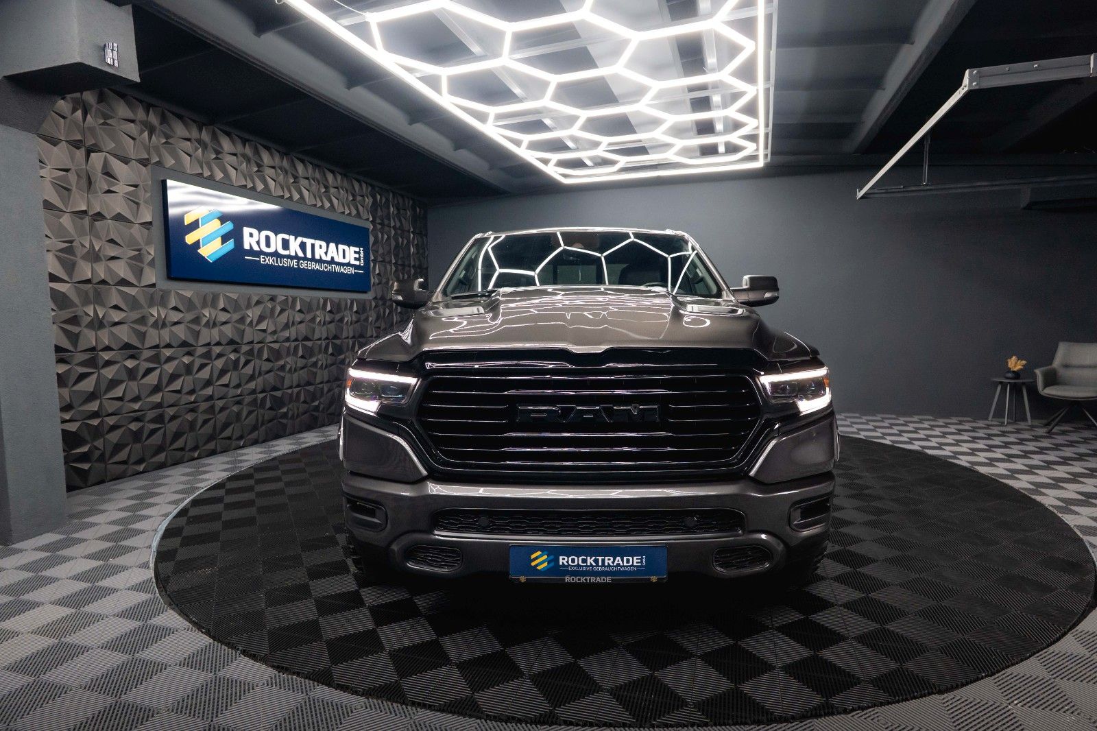 Fahrzeugabbildung Dodge RAM 5.7 V8 HEMI 4x4 OFFROAD Night Limited 19%