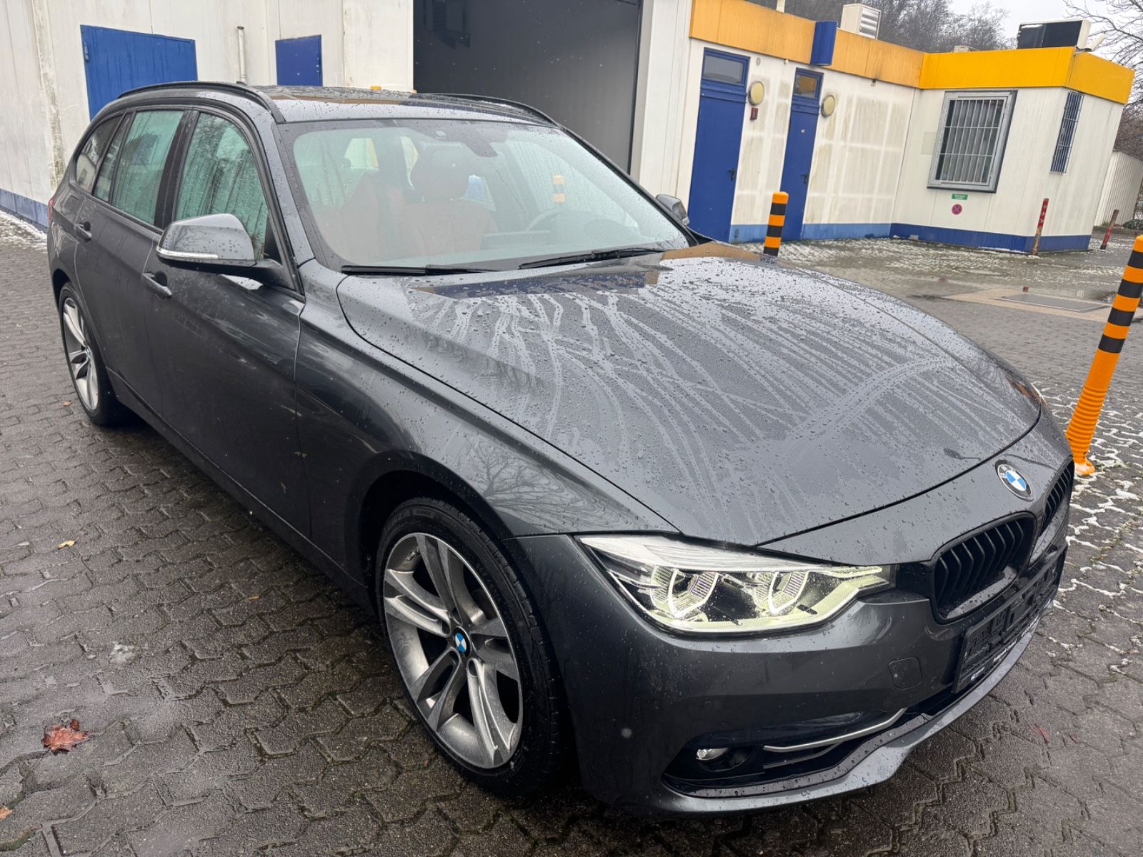 Fahrzeugabbildung BMW 330 xDrive Sport Line erst37000km+Panorama+HUD
