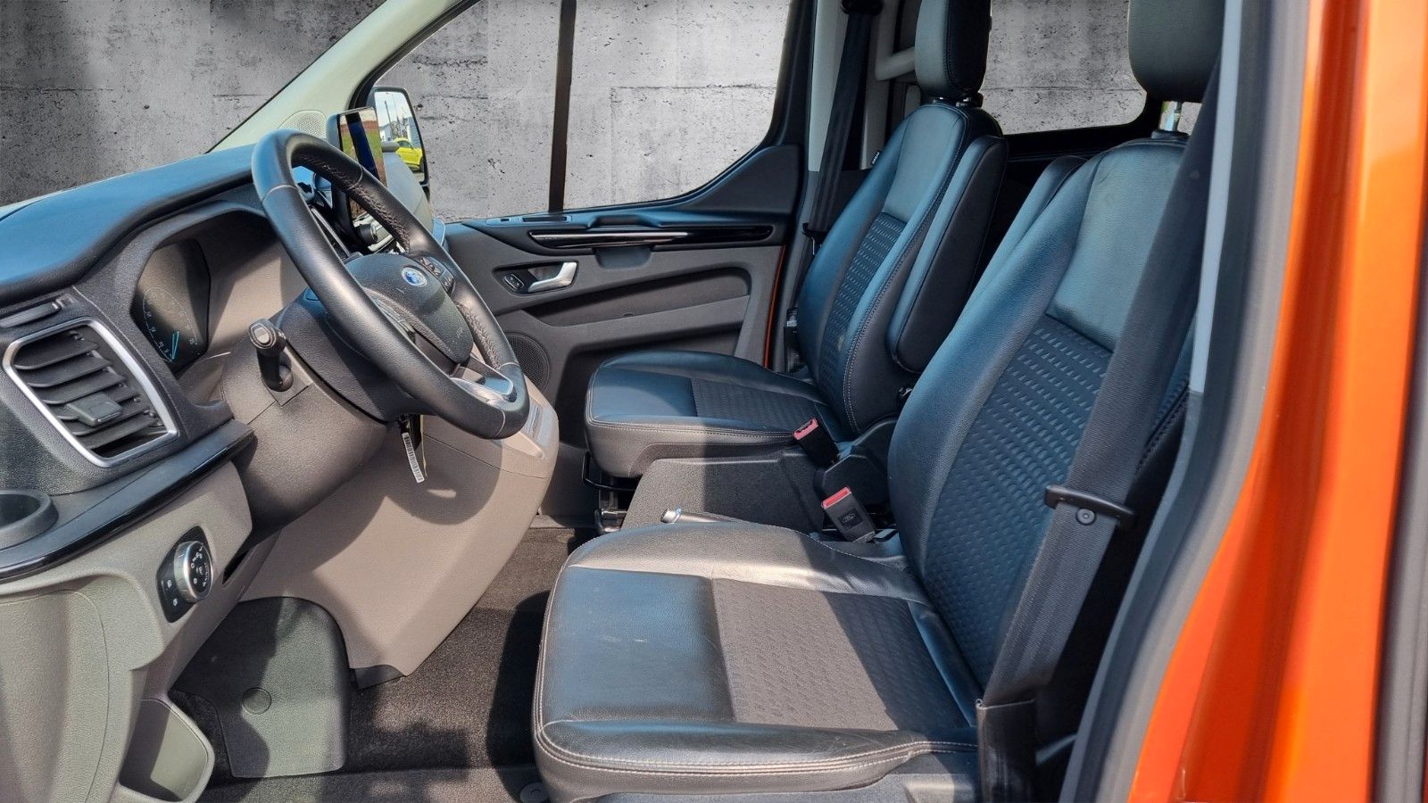 Fahrzeugabbildung Ford Tourneo Custom Kombi Sport 320 L1 Automatik