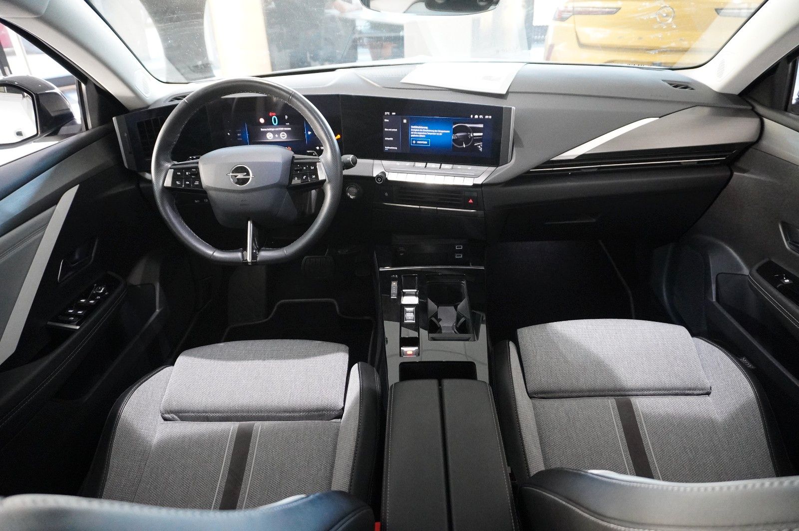 Fahrzeugabbildung Opel Astra L Lim. 1.6 HYBRID ELEGANCE NAVI/LED/KAMERA