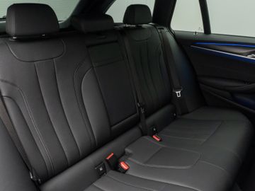 Fahrzeugabbildung BMW 520d M Sport Kamera DAB HiFi M Sportfahrwerk LED