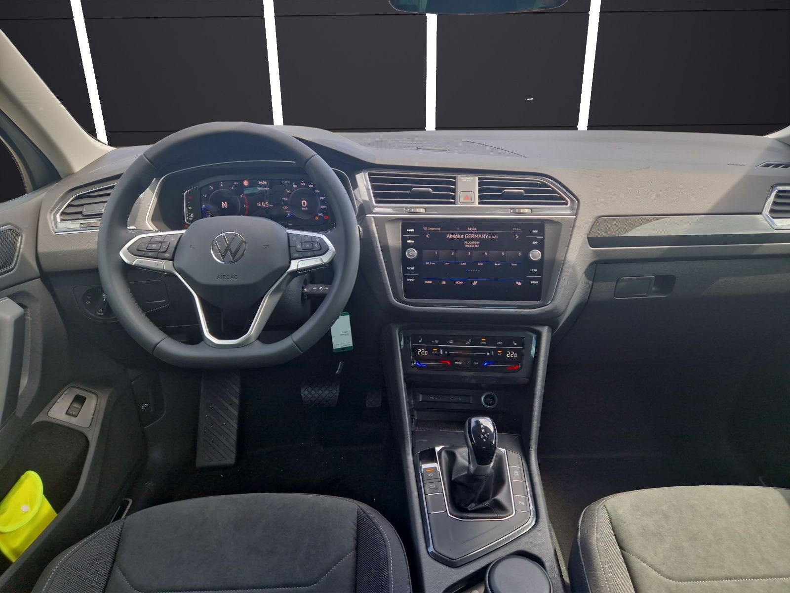 Fahrzeugabbildung Volkswagen Tiguan Elegance TSI DSG IQ.Light 19" ACC AHK SHZ