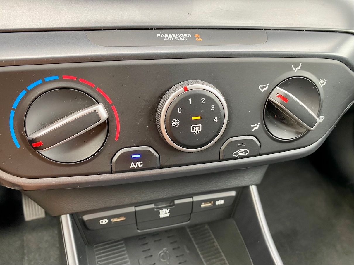 Fahrzeugabbildung Hyundai i20 1.0 KLIMA ALLWETTER ALU SHZ CARPLAY GRA