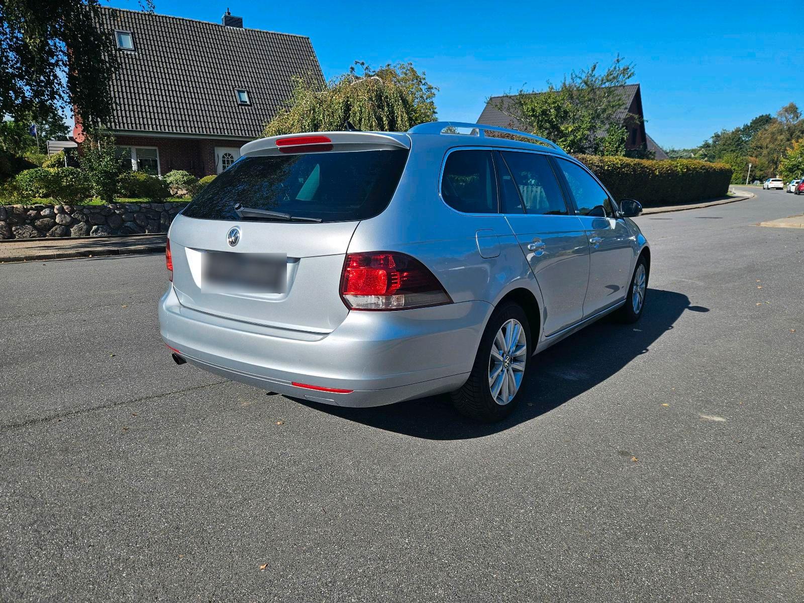 Volkswagen Golf 2012 — engine 105 HP (77kW)