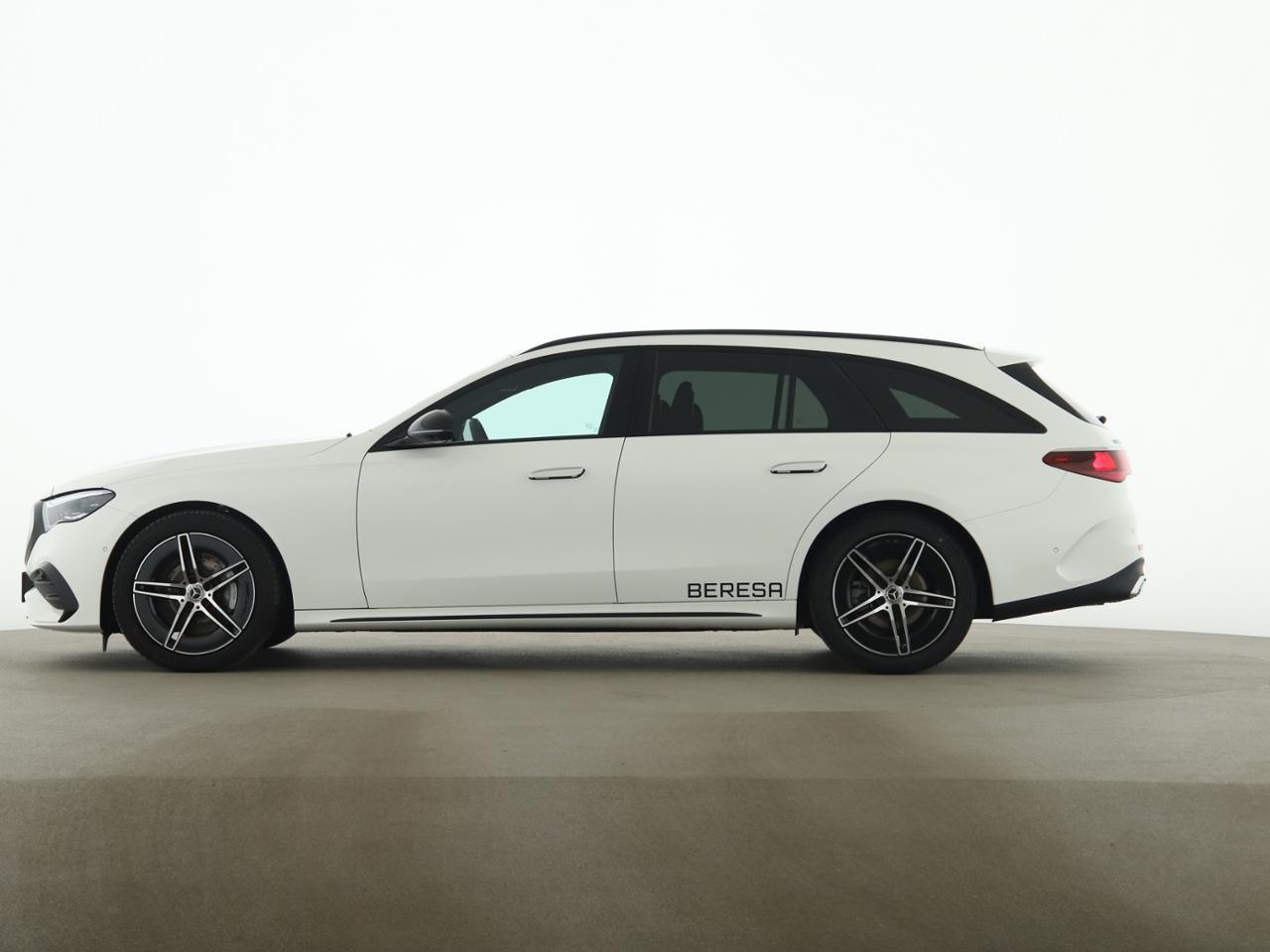 Mercedes-Benz E 220 d T AMG Digital Light Night Burmester MBUX