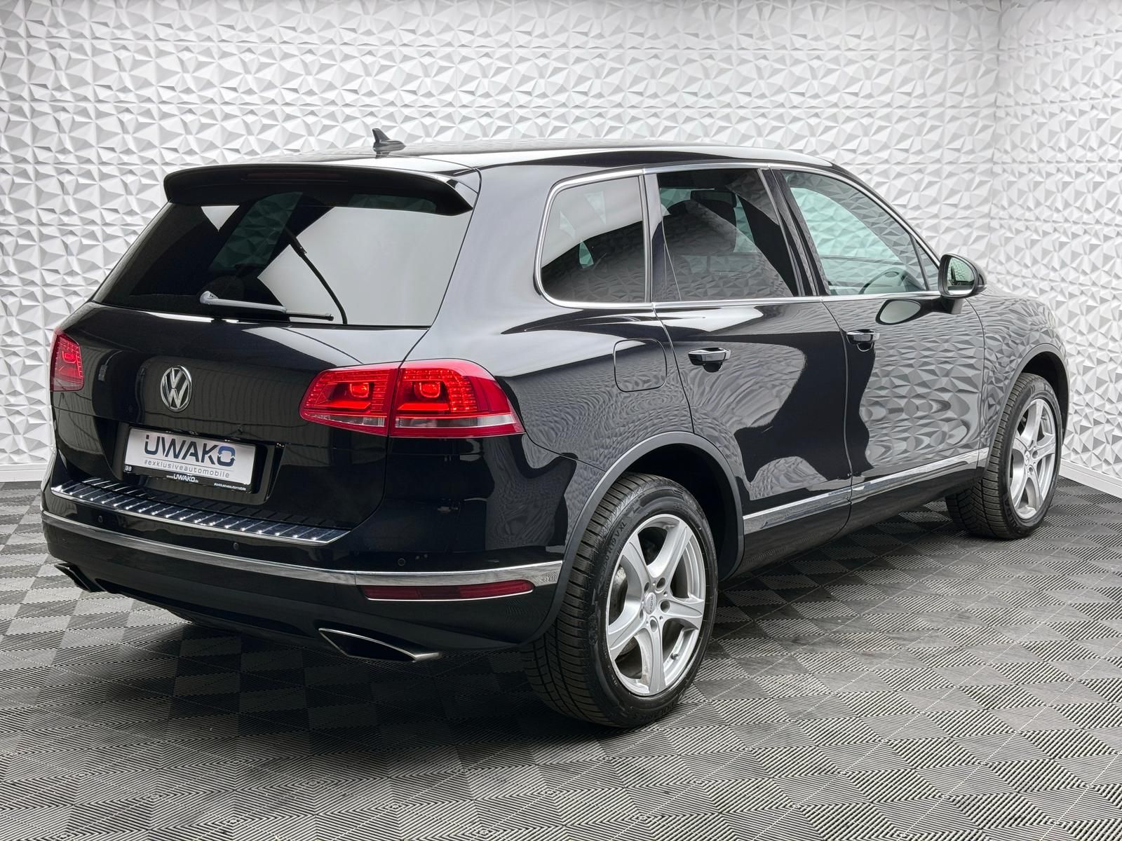 Fahrzeugabbildung Volkswagen 3.0 TDI R-LINE/4MOTION/STANDHZ/LUFT/KEY/AHK/360°