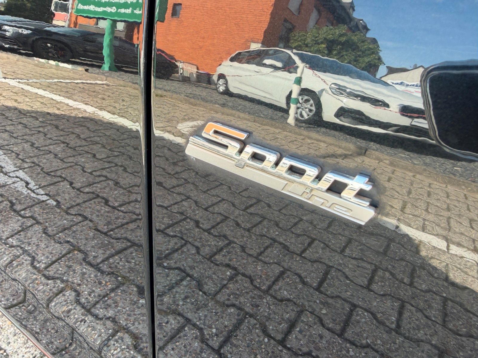 Fahrzeugabbildung BMW 118 d Sport Line AUTOMATIK NAVI BMW SCHECKHEFT