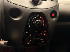 TOYOTA AYGO KLIMAAUTOM ISOFIX 8-FACH FENSTER EL. RADIO