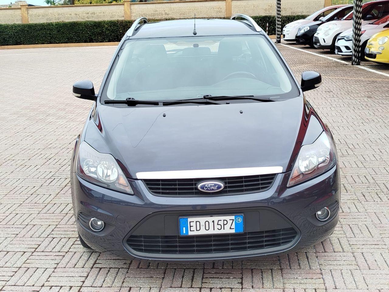 Ford Focus 2010 — rear view