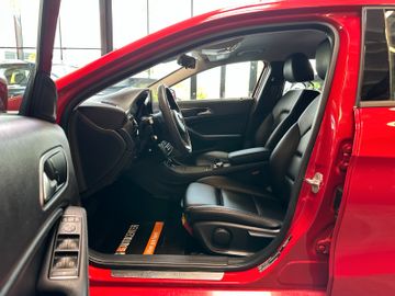 Mercedes-Benz GLA 200 *ACC*PDC*NAVI*TOTWINKEL*KLIMA*LED*