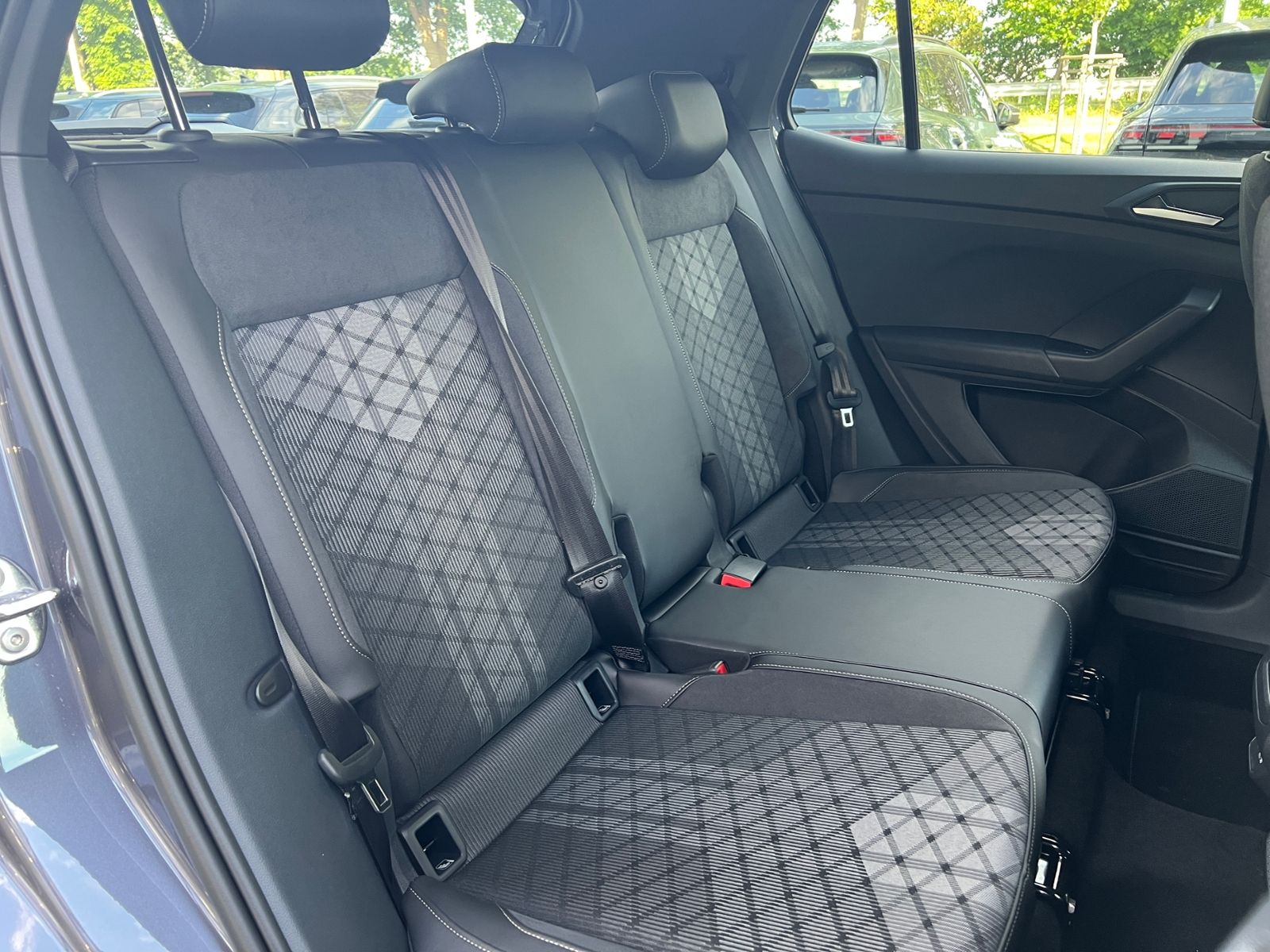 Fahrzeugabbildung Volkswagen T-Cross R-Line 1.5 TSI DSG *AHK, IQ.LIGHT, ACC,