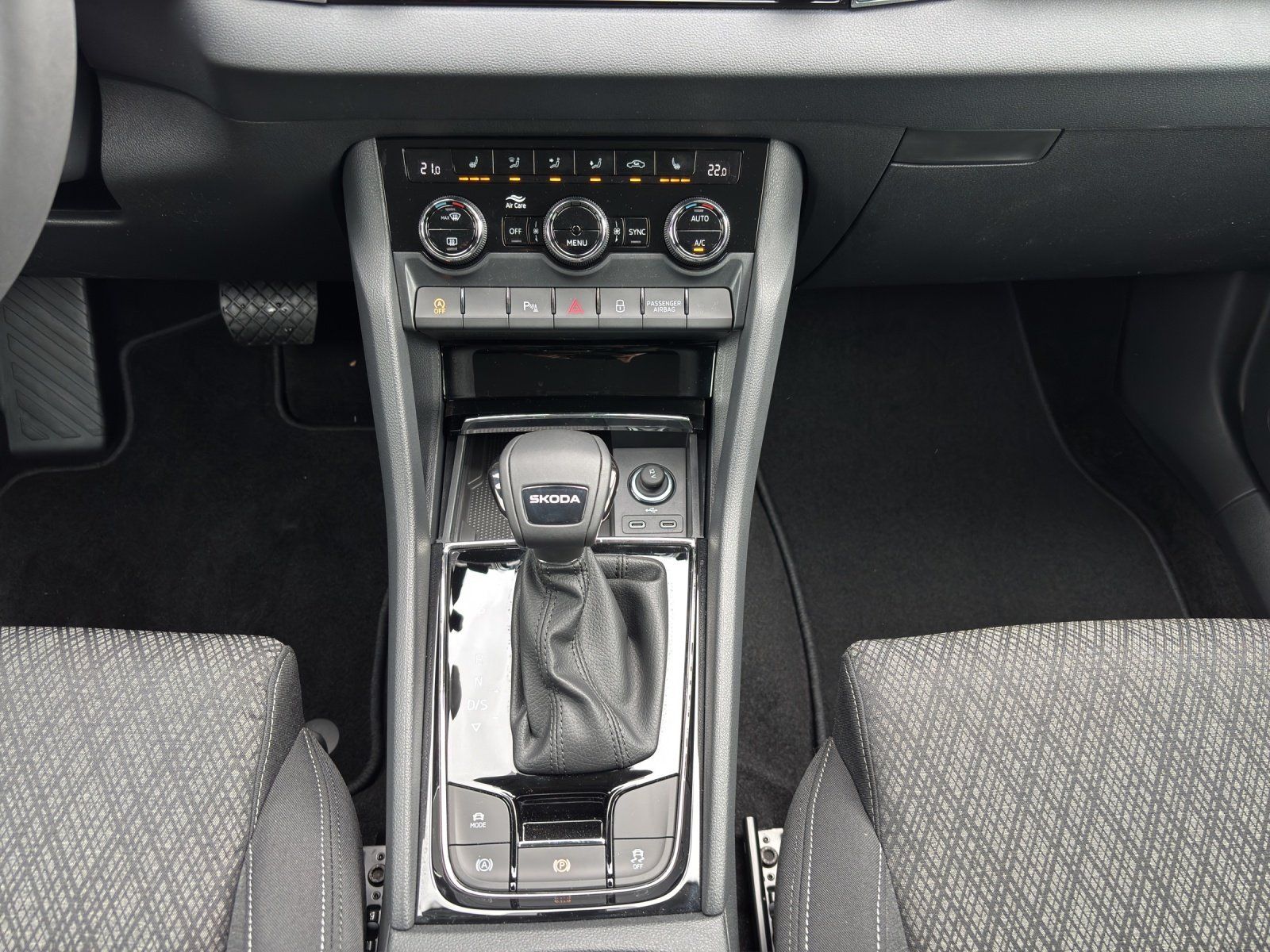 Fahrzeugabbildung SKODA Karoq Balance 1,5 TSI 110 kW DSG MATRIX/RFK/AHK