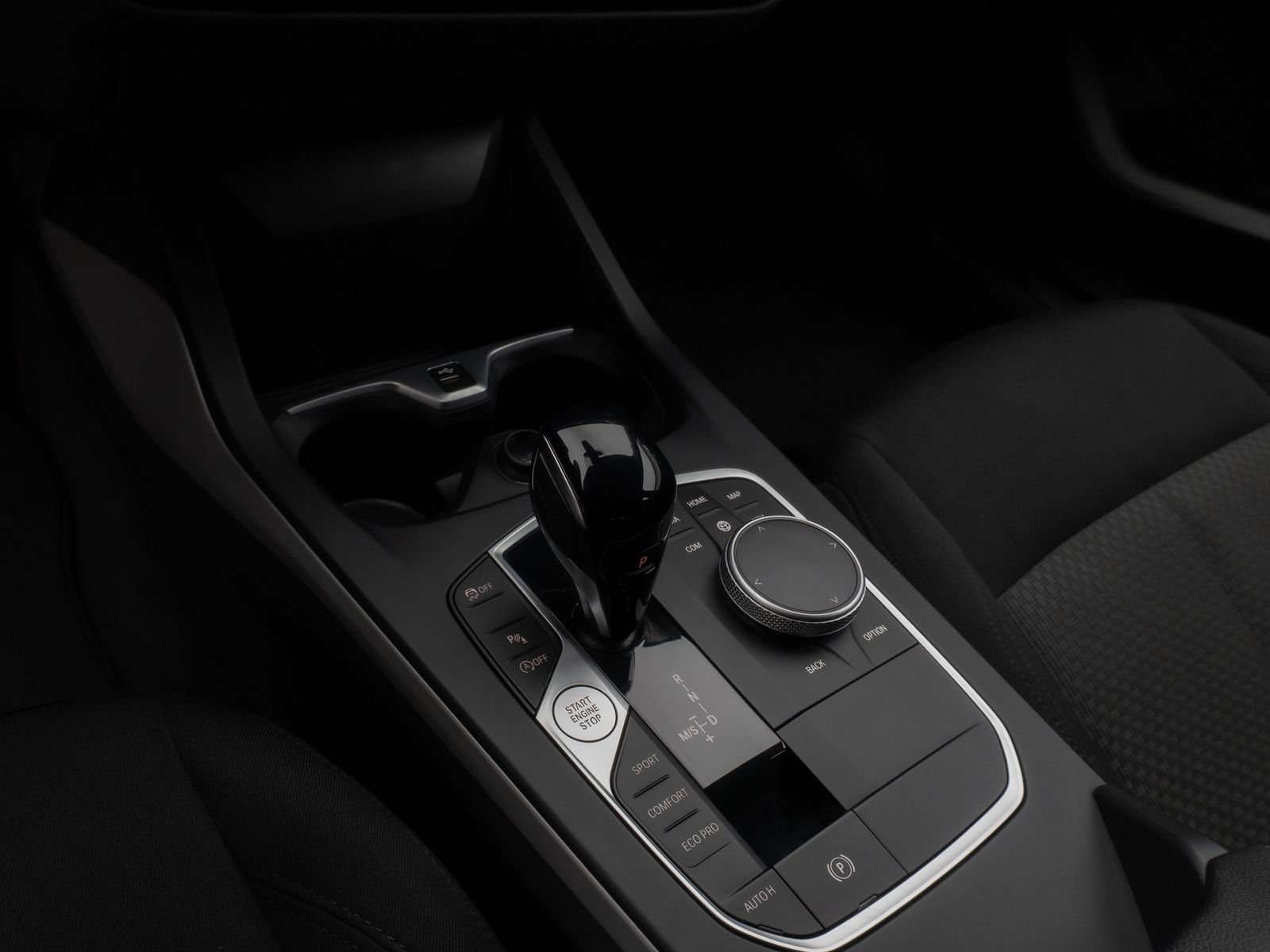 Fahrzeugabbildung BMW 118i DAB CockPitPro Geschwindigkeitsreg PDC LED