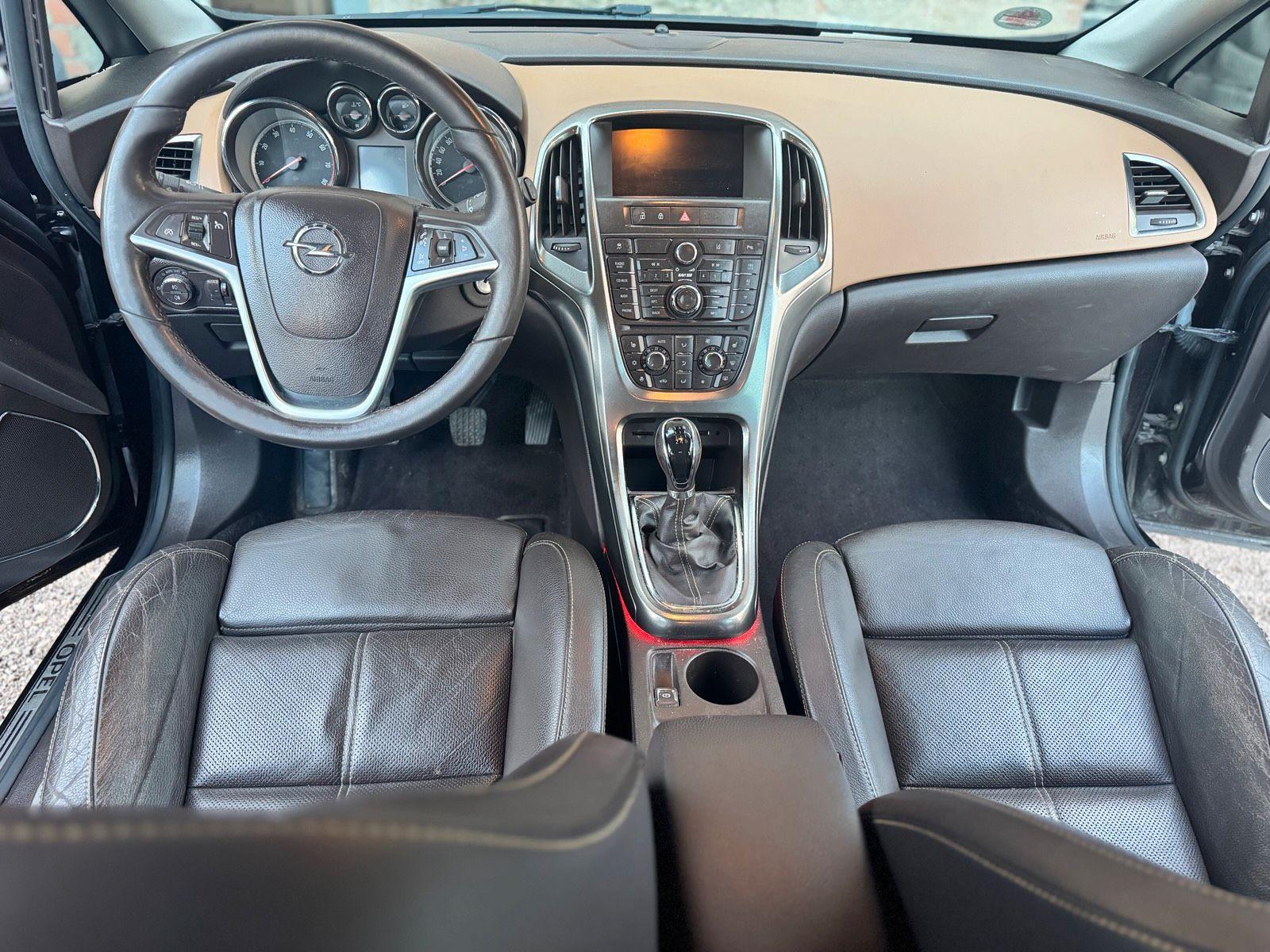 Opel Astra 2011 — photo 7