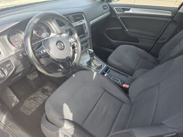Volkswagen Golf - 10