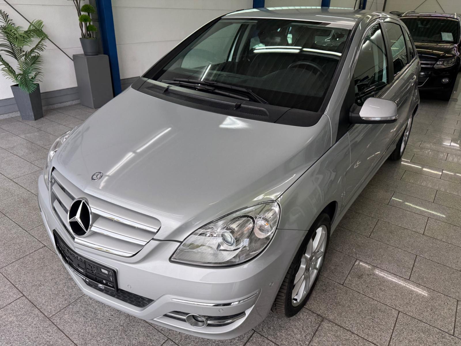 Mercedes-Benz B 200*SPORT*AUTOMATIK*SHZ*NAVI*AHK*TEMP*PARK-ASS